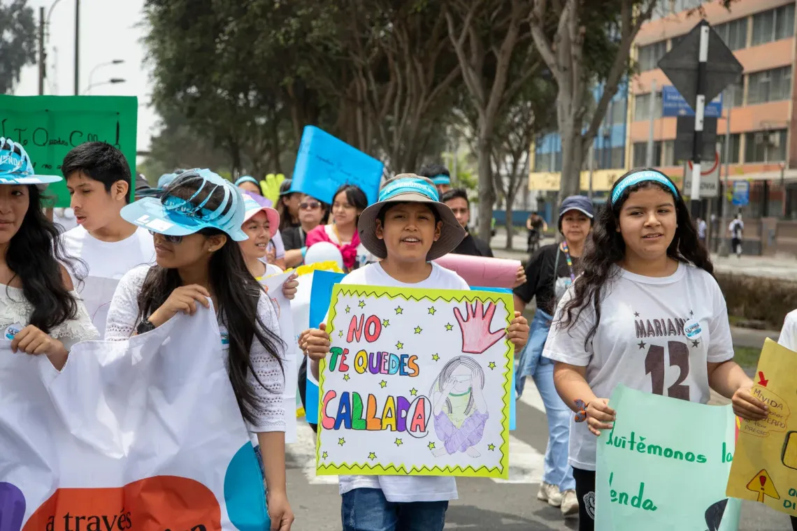 Children protesting in Peru