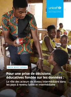 Cover of the report "Pour une prise de d&eacute;cisions &eacute;ducatives fond&eacute;e sur les donn&eacute;es : Le r&ocirc;le des acteurs de niveau interm&eacute;diaire dans les pays &agrave; revenu faible et interm&eacute;diaire" 
