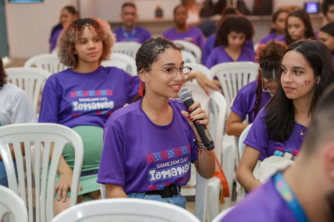 Florismar cheers on fellow participants at the game jam. Openness and mutual support are central to creating an environment where every young person feels comfortable contributing their ideas.