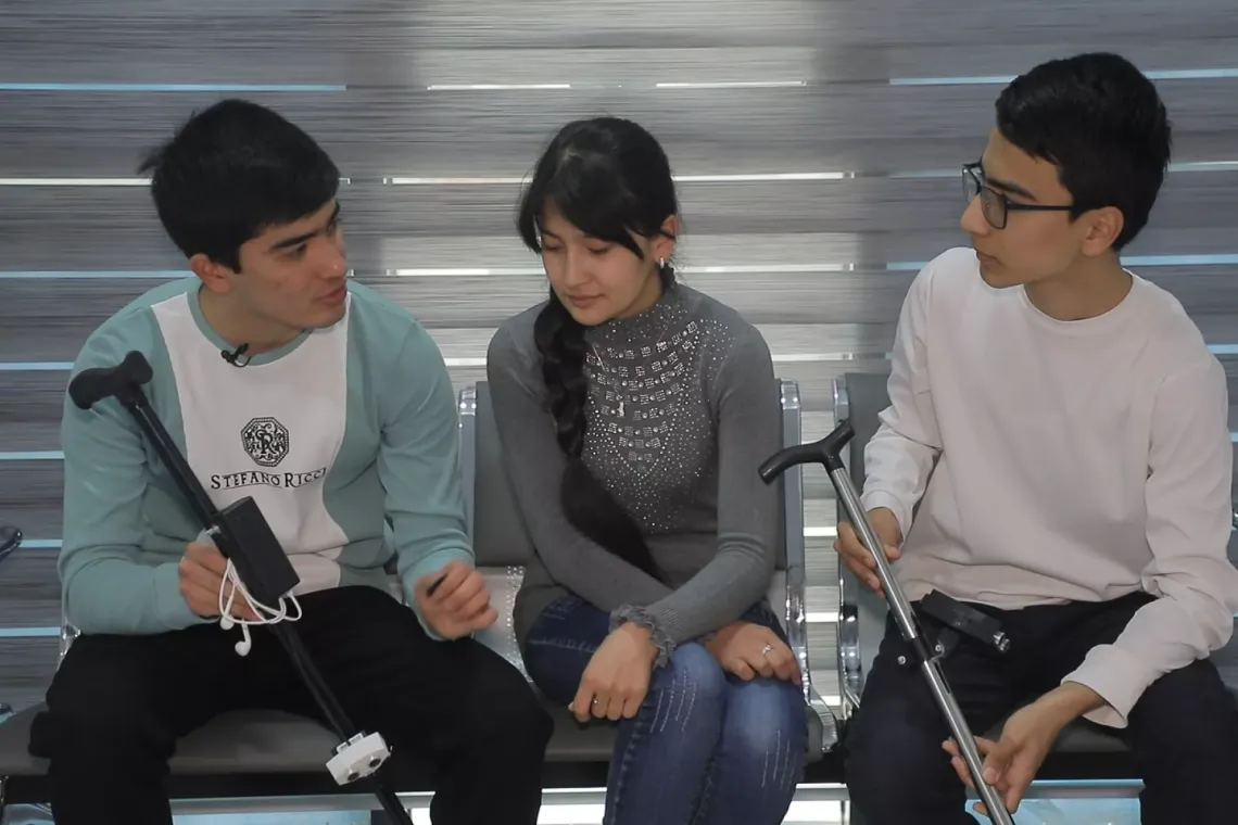3 siblings sitting together