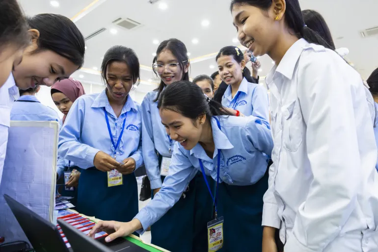 girls learning gaming skills