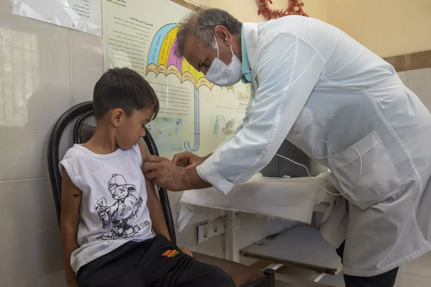 A little boy is vaccinated