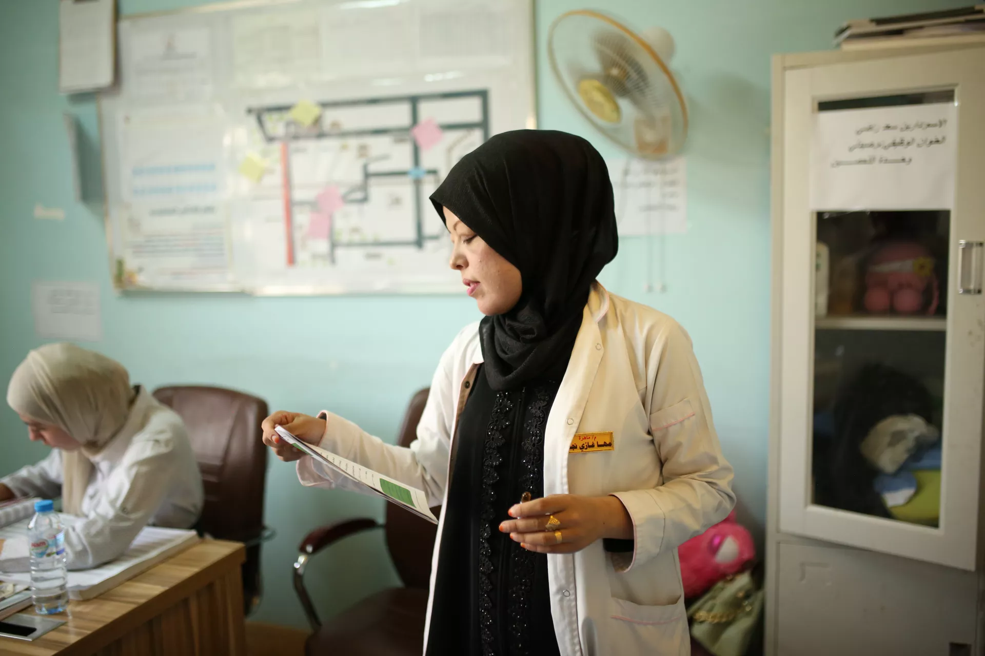 Maha Ghazi, A nurse is talking to a UNICEF staff member at Al Shuaiba Primary Health Care Center.