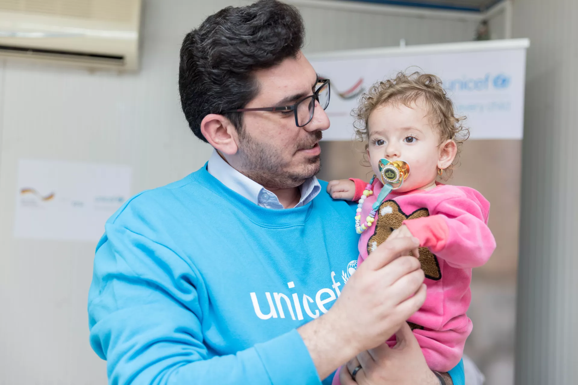 Samar and Dr. Omed Aliakbar, Health and Nutrition Officer at UNICEF Iraq, at Khanke Health Center, Dohuk Governorate.