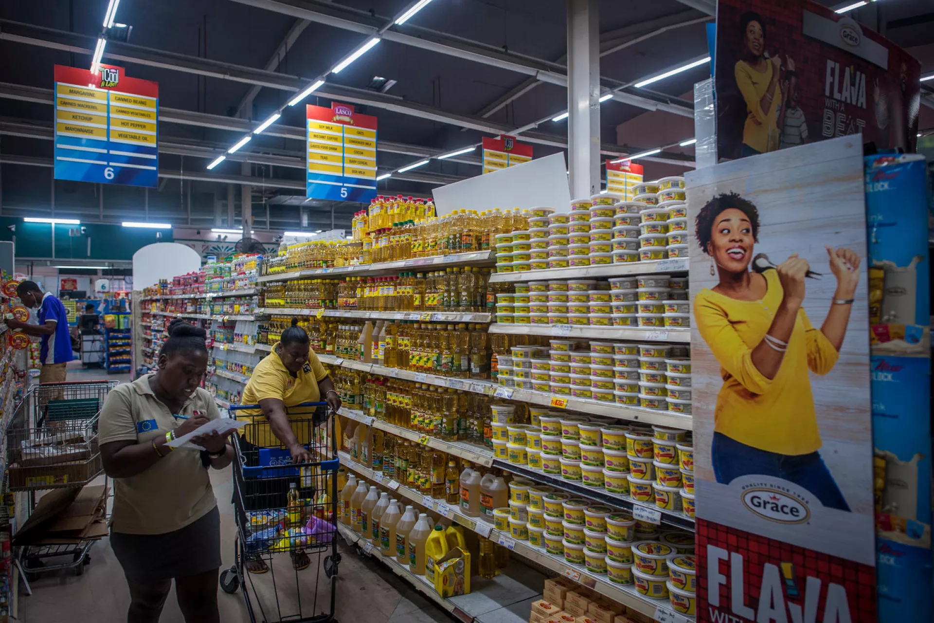 Photo of Eve for Life Mentor Mom shopping at the supermarket in Kingston, Jamaica