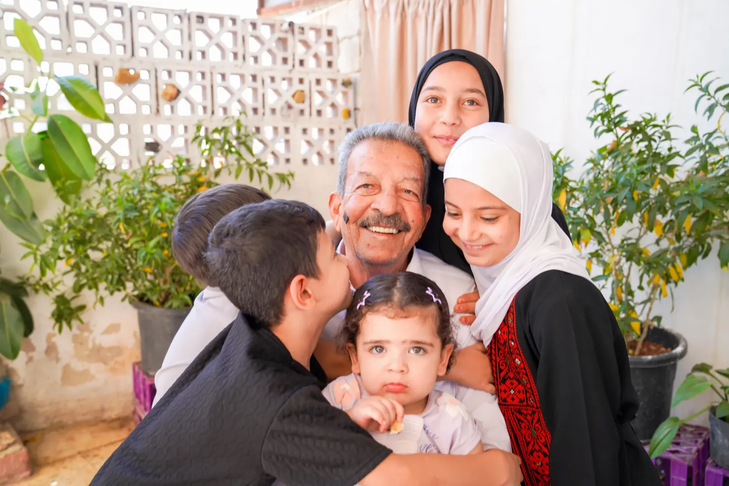 A group photo of a grandfather and his grandchildren. 
