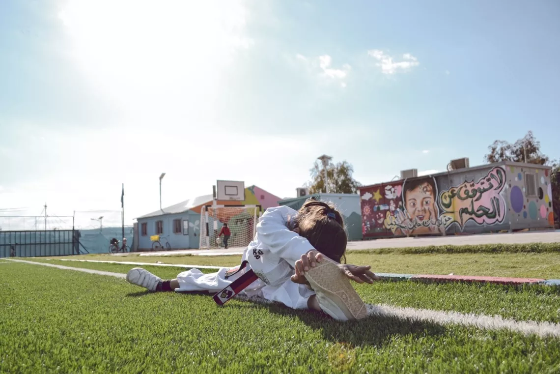 Dua&rsquo;a stretching before starting the training. &copy;UNICEF/Al-Ja&rsquo;bari/2022