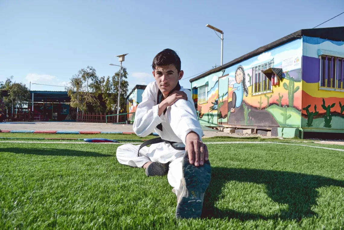 Othman, Mohammad&rsquo;s eldest child stretching before the training. &copy;UNICEF/Al-Ja&rsquo;bari/2022