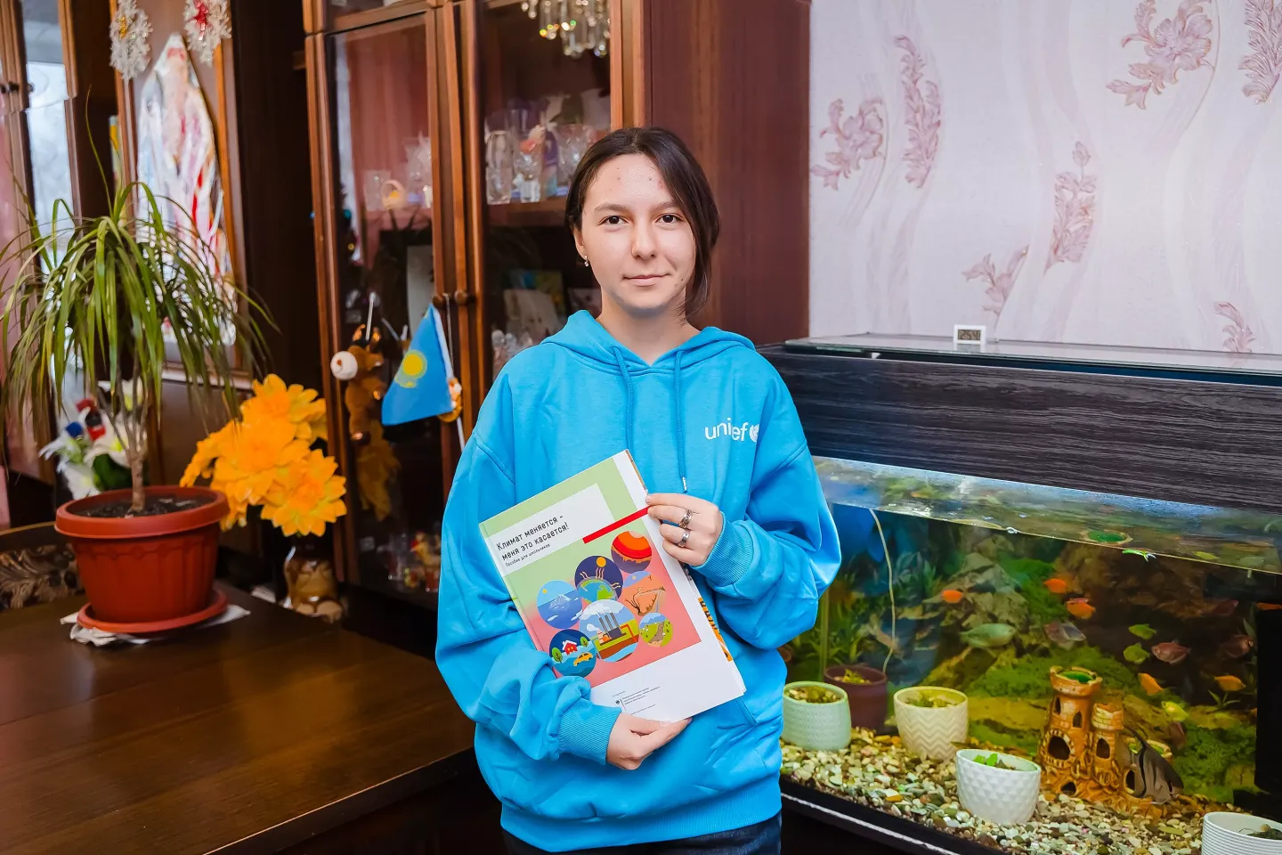 A girl volunteer