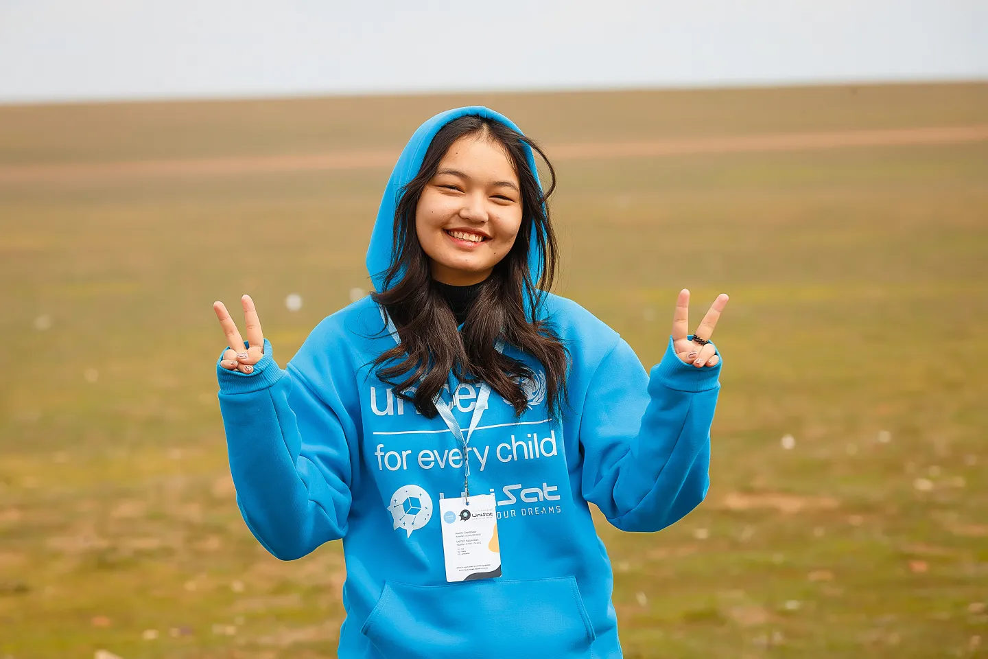 Амина Пусурманова, 17 лет, на месте запуска наноспутника в рамках программы UniSat. Село Акши, Алматинская область, Казахстан.