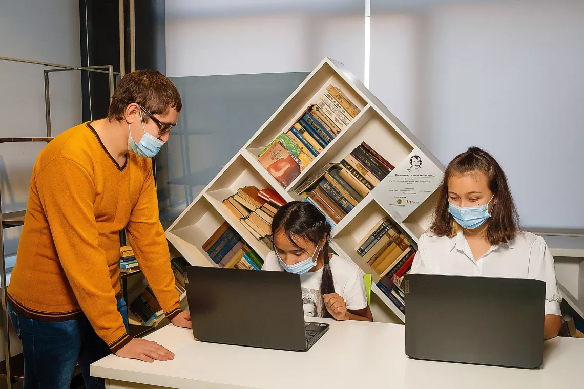 Students with their mentor