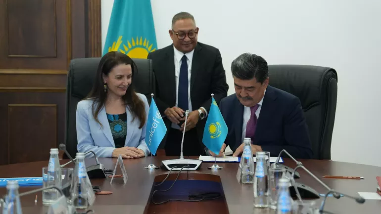 Kazakhstan signs the Declaration on youth and children