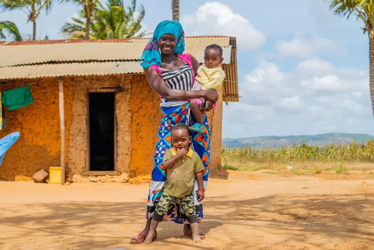 Mother and her two children in Kilifi