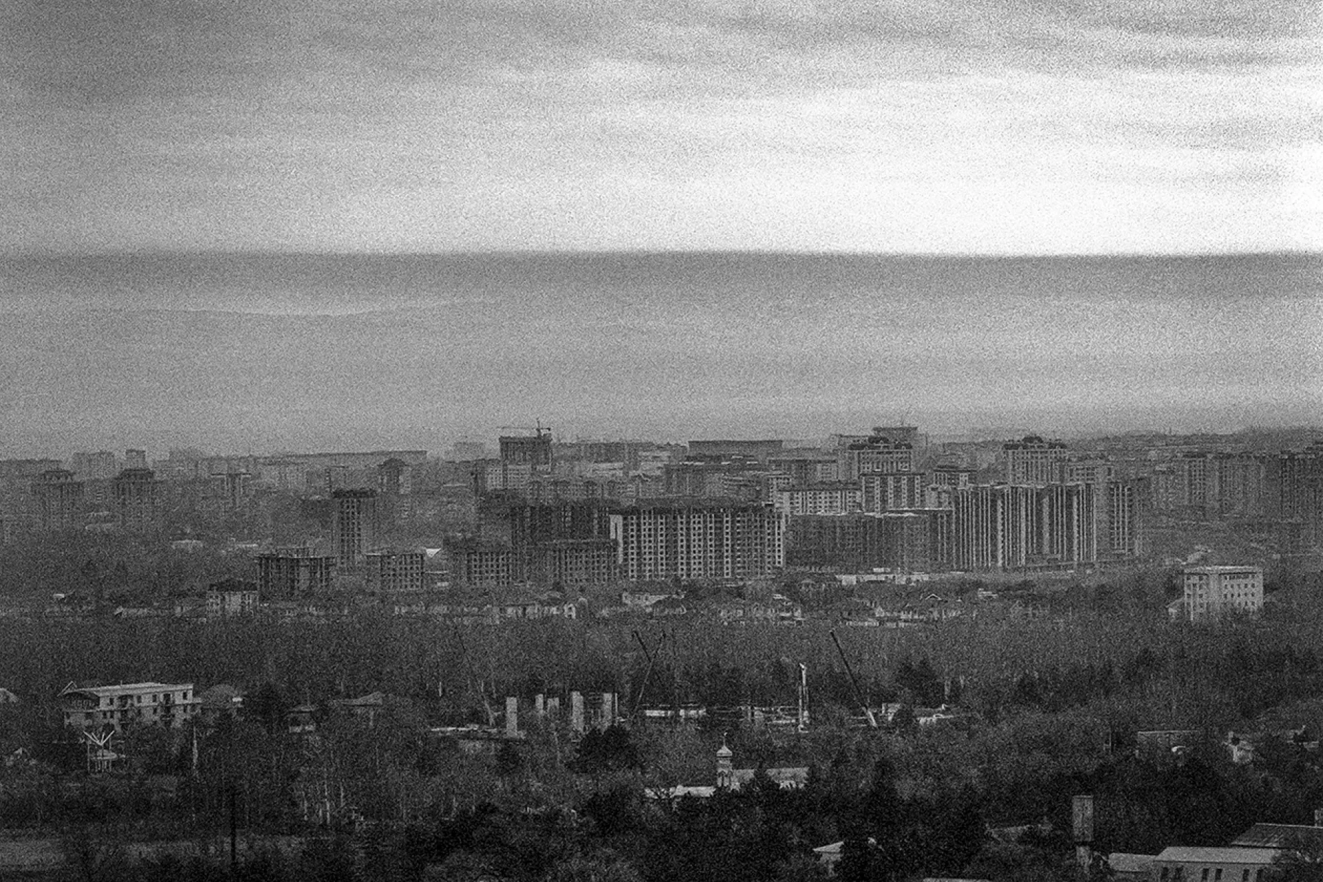 Featured Photo from the exhibition by artist Shailo Dzhekshenbaev depicting the air pollution from landfills in Kyrgyzstan