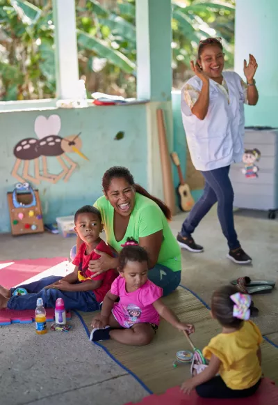 Yesenia participa con sus hijos de un encuentro del programa &ldquo;Creciendo contigo&rdquo;