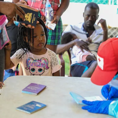 Primeros auxilios psicol&oacute;gicos para ni&ntilde;os y ni&ntilde;as