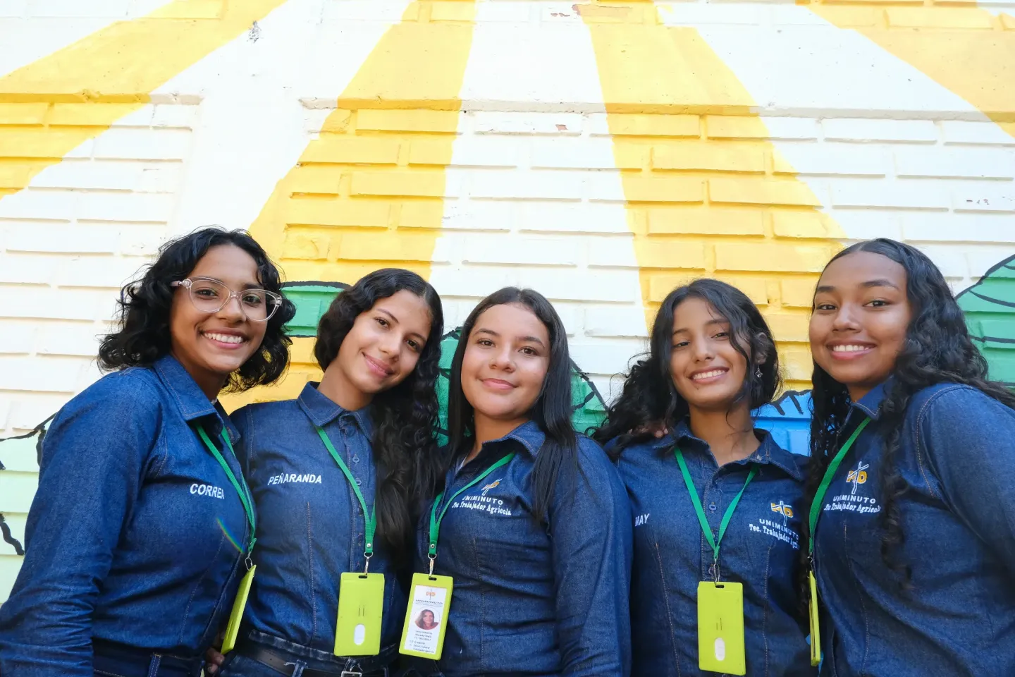 Un grupo de jovenes 