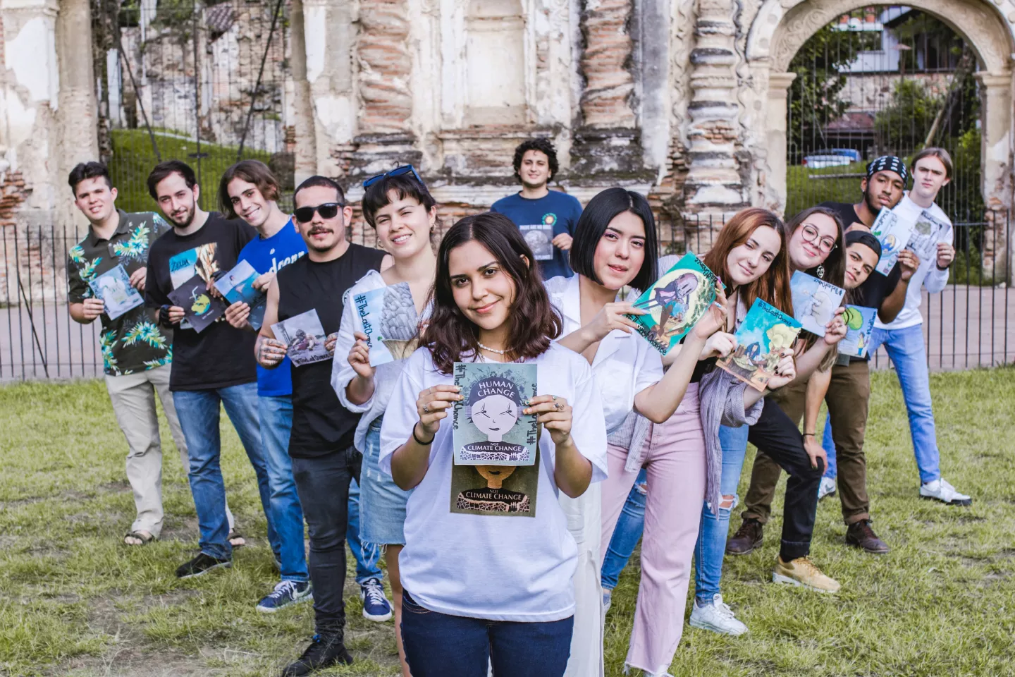 El 04 de octubre de 2021, un grupo de adolescentes se re&uacute;ne en la ciudad de Antigua, Guatemala para discutir acciones a realizar de cara a la COP26.