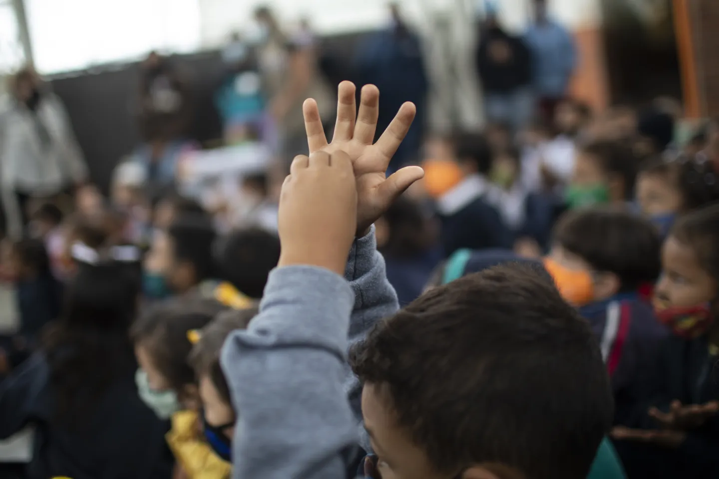 Ni&ntilde;os, ni&ntilde;as y adolescentes fuera de la escuela