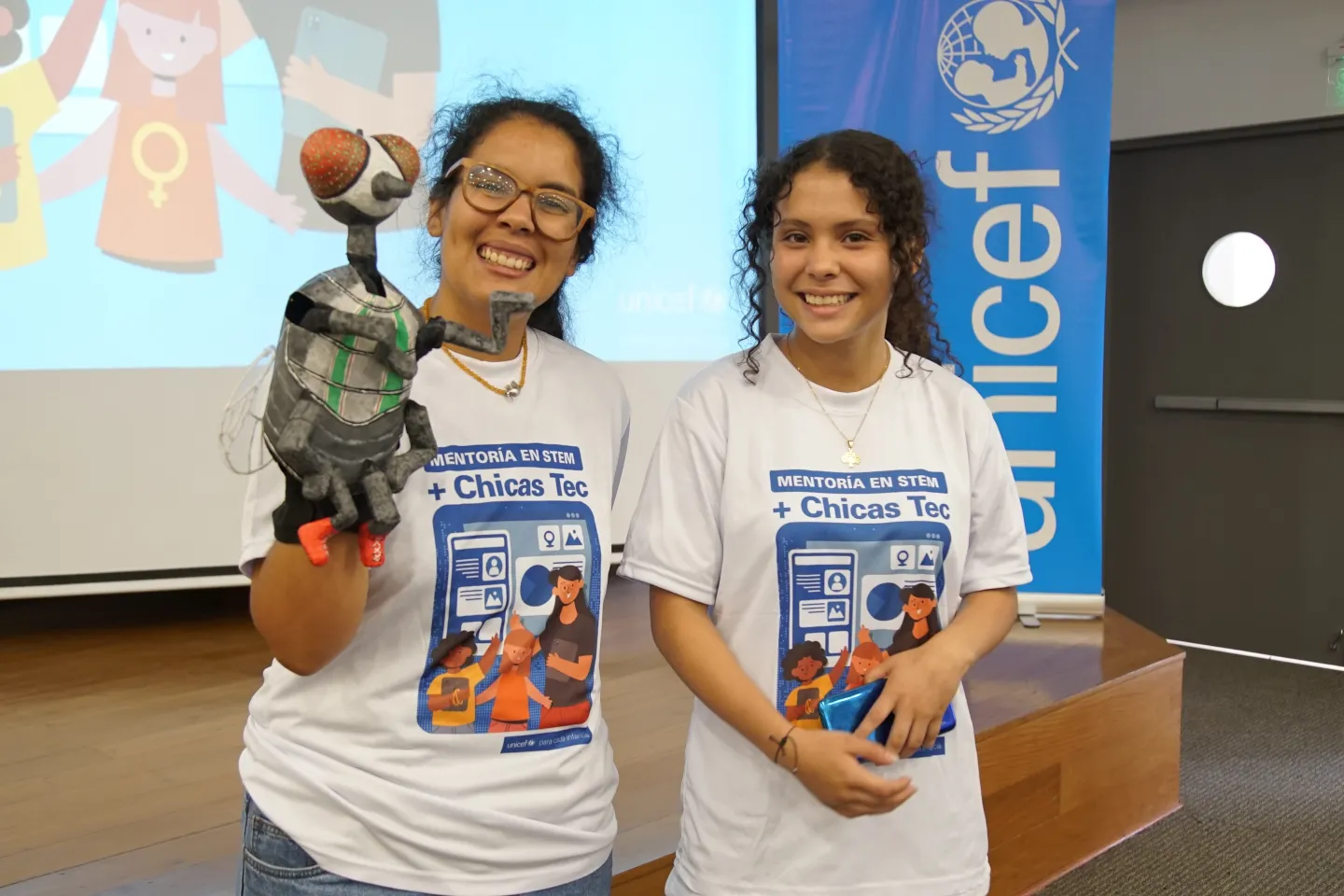 Habilidades digitales y STEM para ni&ntilde;as y adolescentes