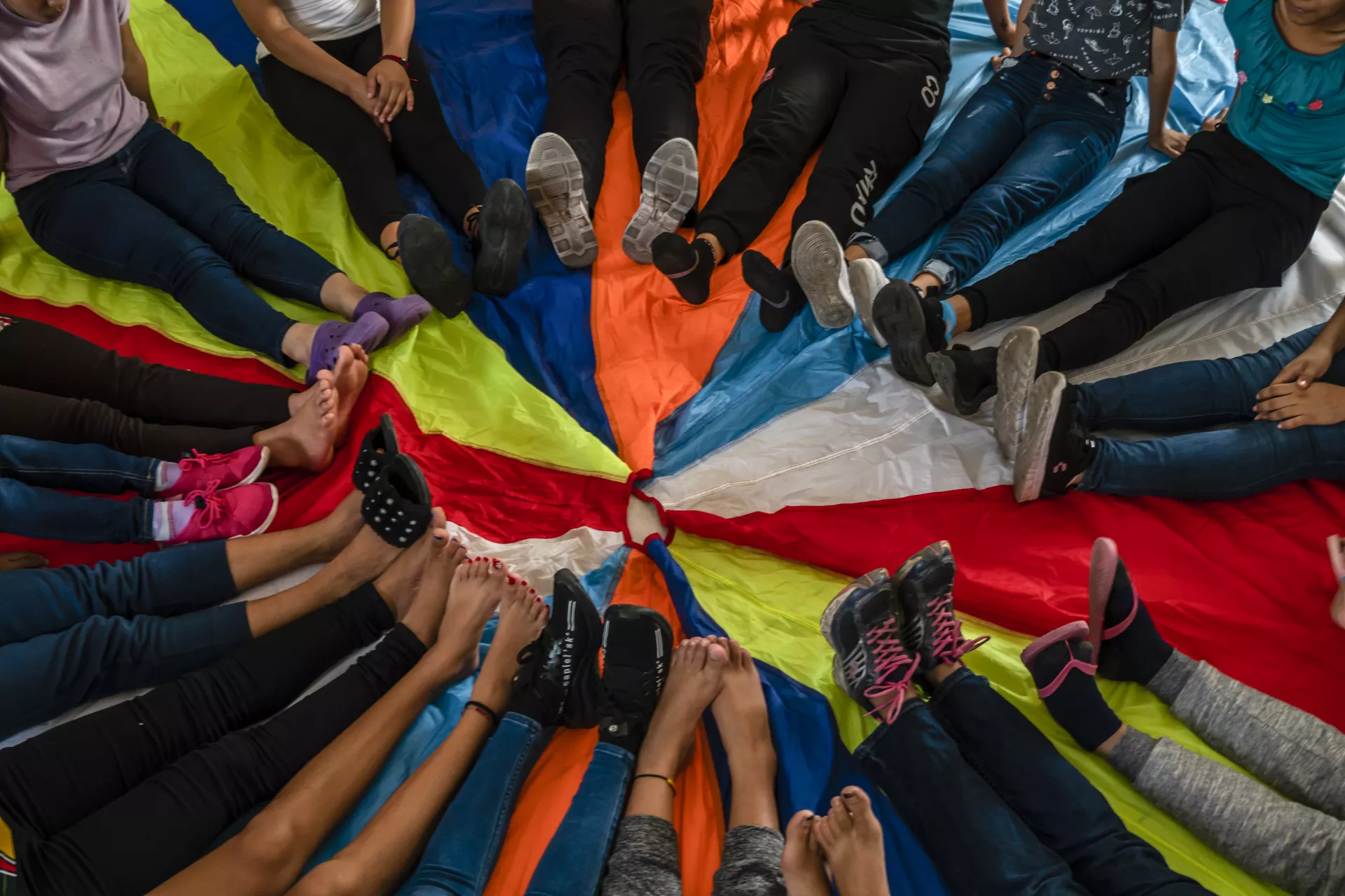 On 23 March 2021 in Mexico, Mar&iacute;a and other girls participate in the UNICEF activity The Game (La Jugaretta) at the Temporary Shelter for Separated or Unaccompanied Migrant Girls and Adolescents (Albergue Temporal para Ni&ntilde;as y Adolescentes Migrantes Separados o No Acompa&ntilde;ados) in Tapachula.