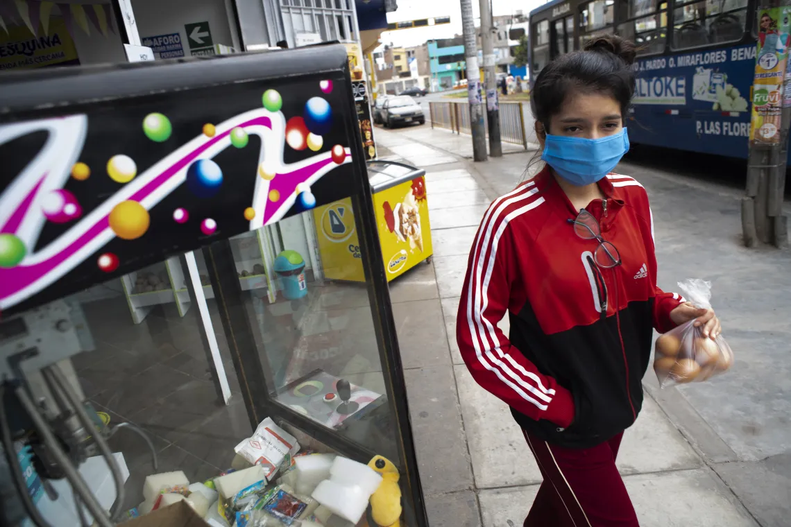 Daniela S&aacute;nchez Rosales (15) goes to the store in San Martin de Porres district in Lima, Per&uacute;, on september 23th, 2020. The S&aacute;nchez Rosales family migrated from Venezuela to Per&uacute; almost two years ago.