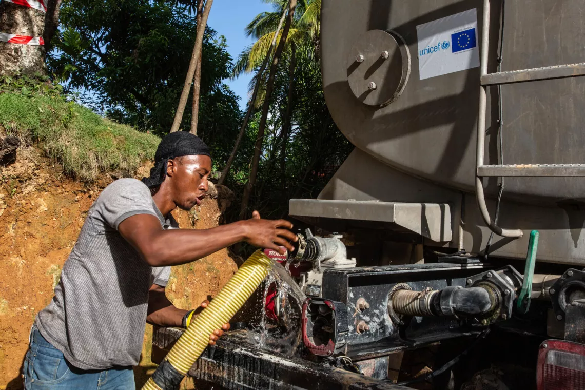 In Marceline, near Camp Perrin district, a truck fills one of the first four water stations supported by UNICEF. 