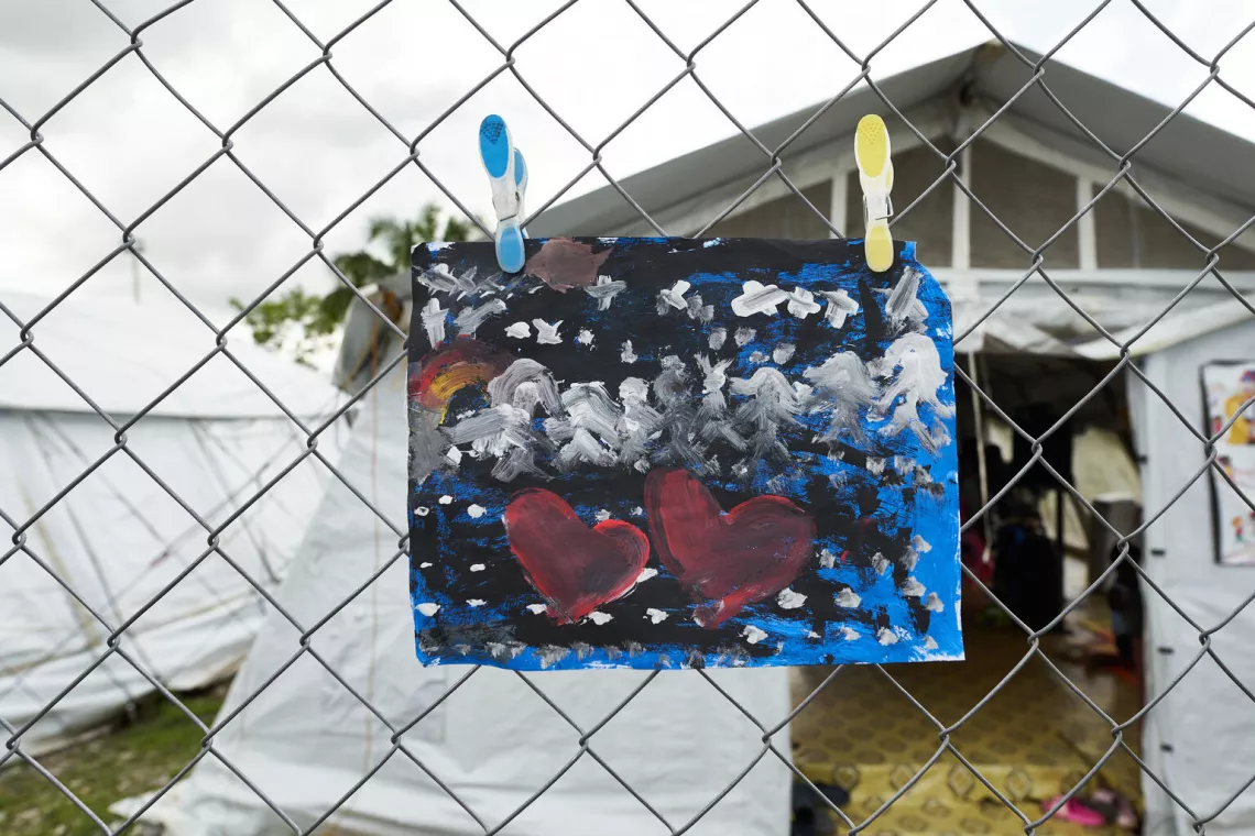A drawing made by a migrant child representing of a long walk with the whole family.