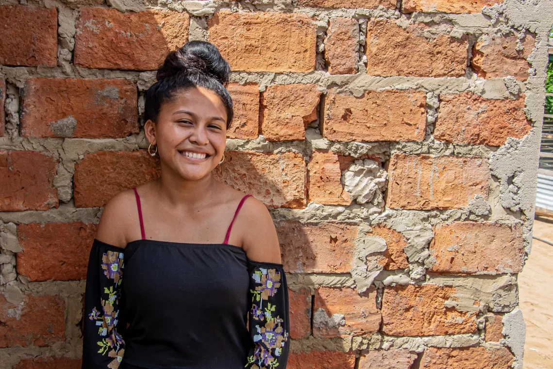 Adolescente sonriendo.