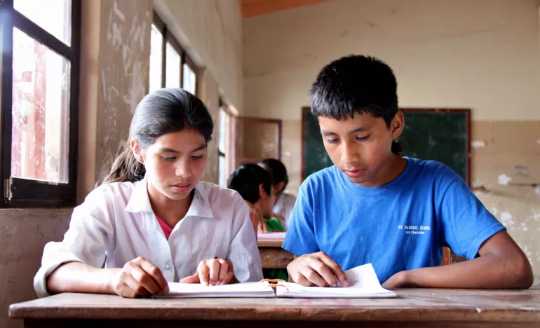 Estudiantes en el sal&oacute;n de clase.