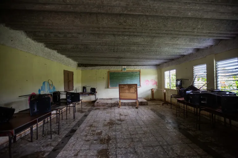 Sal&oacute;n de clases vac&iacute;o