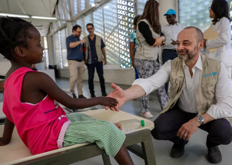 El 21 de noviembre de 2022, Manuel Fontaine, Director de la Oficina de Programas de Emergencia de UNICEF, visit&oacute; el centro de salud GHESKIO apoyado por UNICEF ubicado en Centre Ville, Port-au-Prince, la capital de Hait&iacute;.