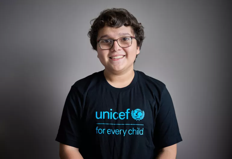 Activista colombiano Francisco Vera, defensor juvenil del medio ambiente