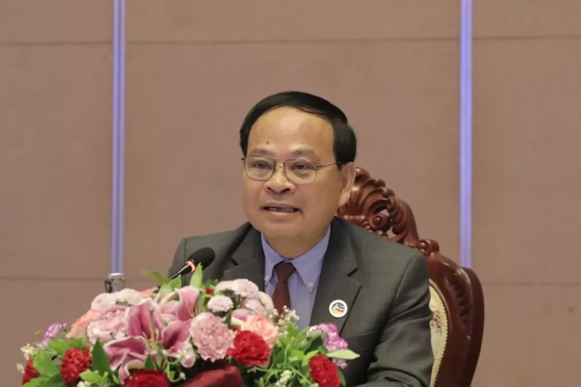 Dr Snong Thongsna