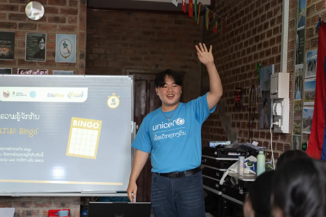 Alou (left) and Meng (Right) are facilitating the session during the training.