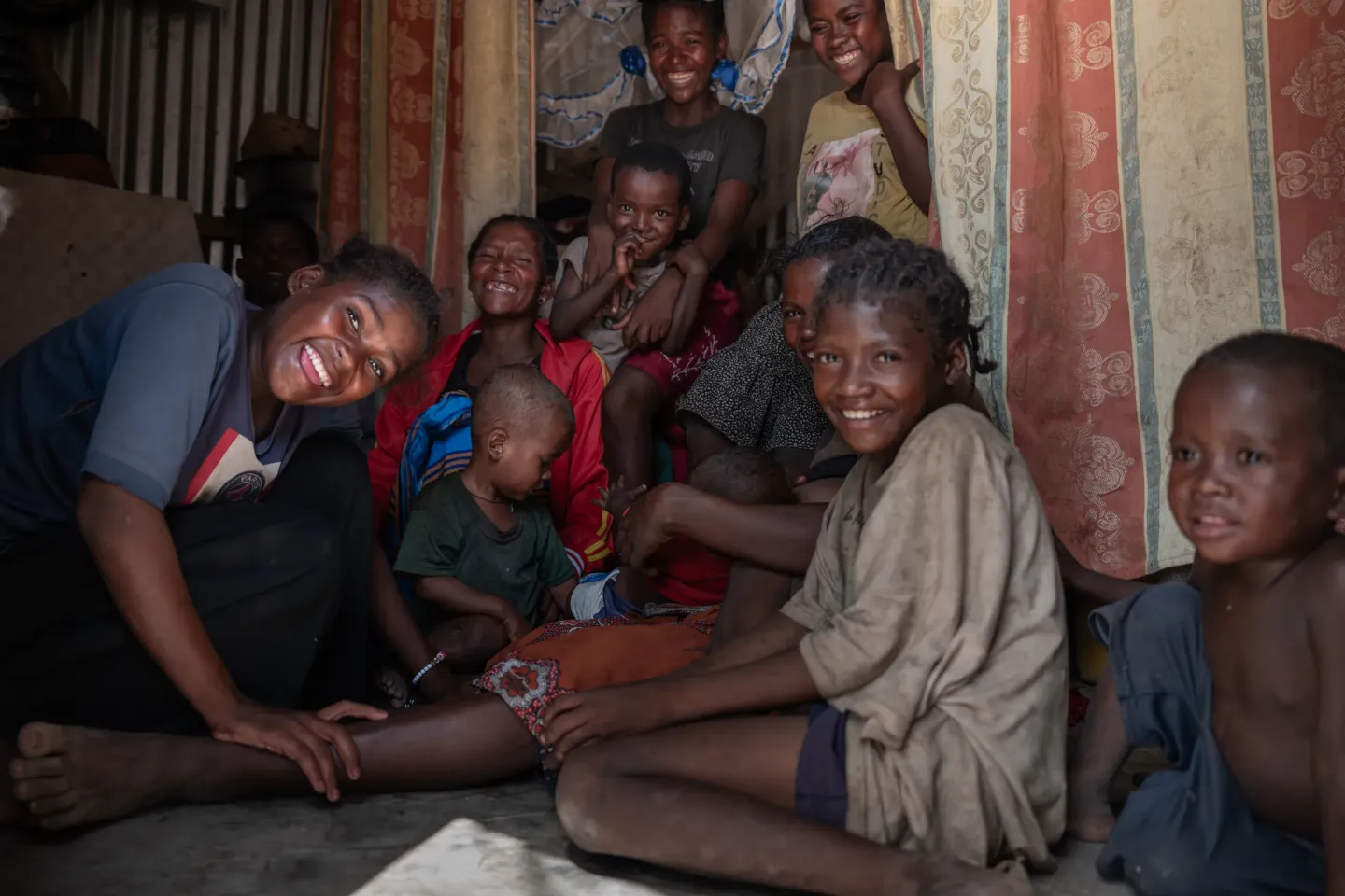 Photo de famille de Josiane entour&eacute; par certains de ses enfants.