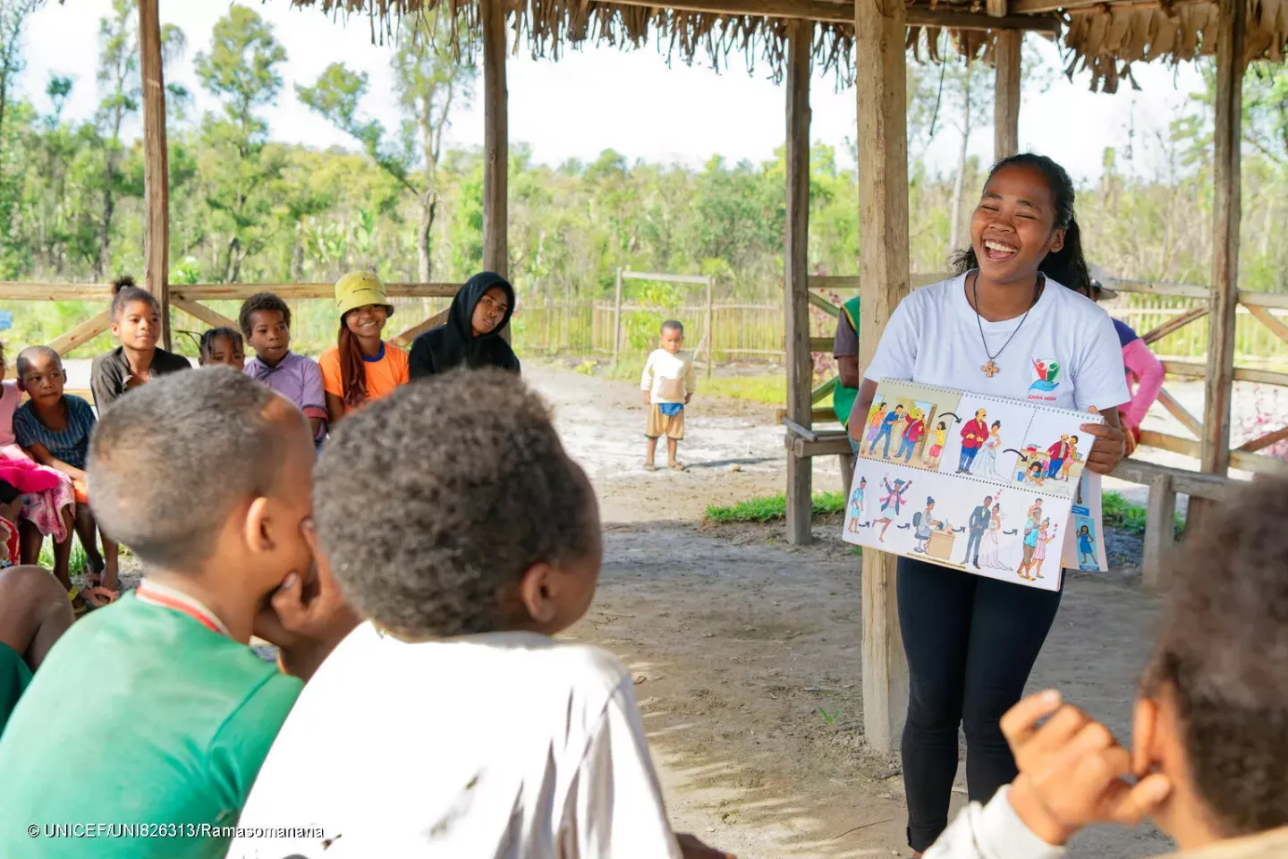 Ando, 24 ans, anime une session de groupe d&rsquo;&eacute;coute 