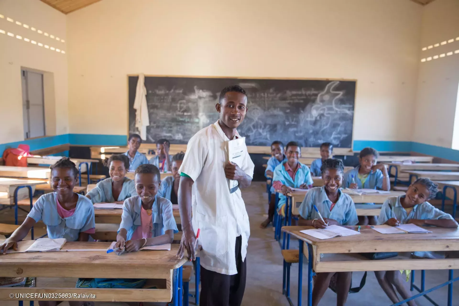 Tsialankery Napoleon (teacher) with some members of catch up class (Let Us Learn), a UNICEF supported program in Amboasary (Anosy region)