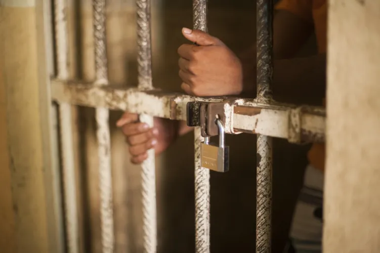 Le Livre Jaune, recueil des textes sur les droits de l'enfant &agrave; Madagascar, est publi&eacute; par le Minist&egrave;re de la Justice et compte aujourd'hui trois &eacute;ditions, la plus r&eacute;cente datant de juin 2025. 