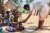 Albertine (agent communautaire en nutrition), offrant le repas a un enfant après avoir effectué une démonstration culinaire dans le site de nutrition de Manambotra – dans le sud-est de Madagascar. 