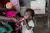 Au centre de santé de Tsiatosika, au sud-est de Madagascar, un enfant souffrant de malnutrition sévère est traité avec un aliment thérapeutique pour lui redonner des nutriments et l'aider à prendre du poids. La pâte semblable au beurre de cacahuète, PlumpyNut, est fournie gratuitement par l'UNICEF dans les centres de santé dans tout le pays.