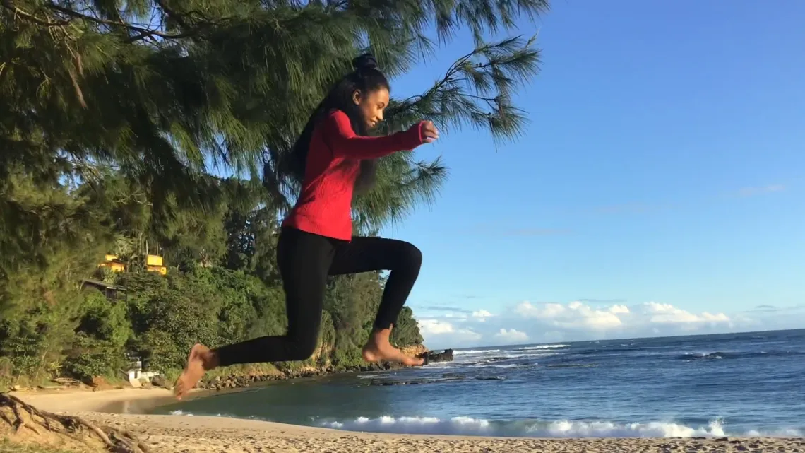 Antsa Safidy, sauter sur la plage