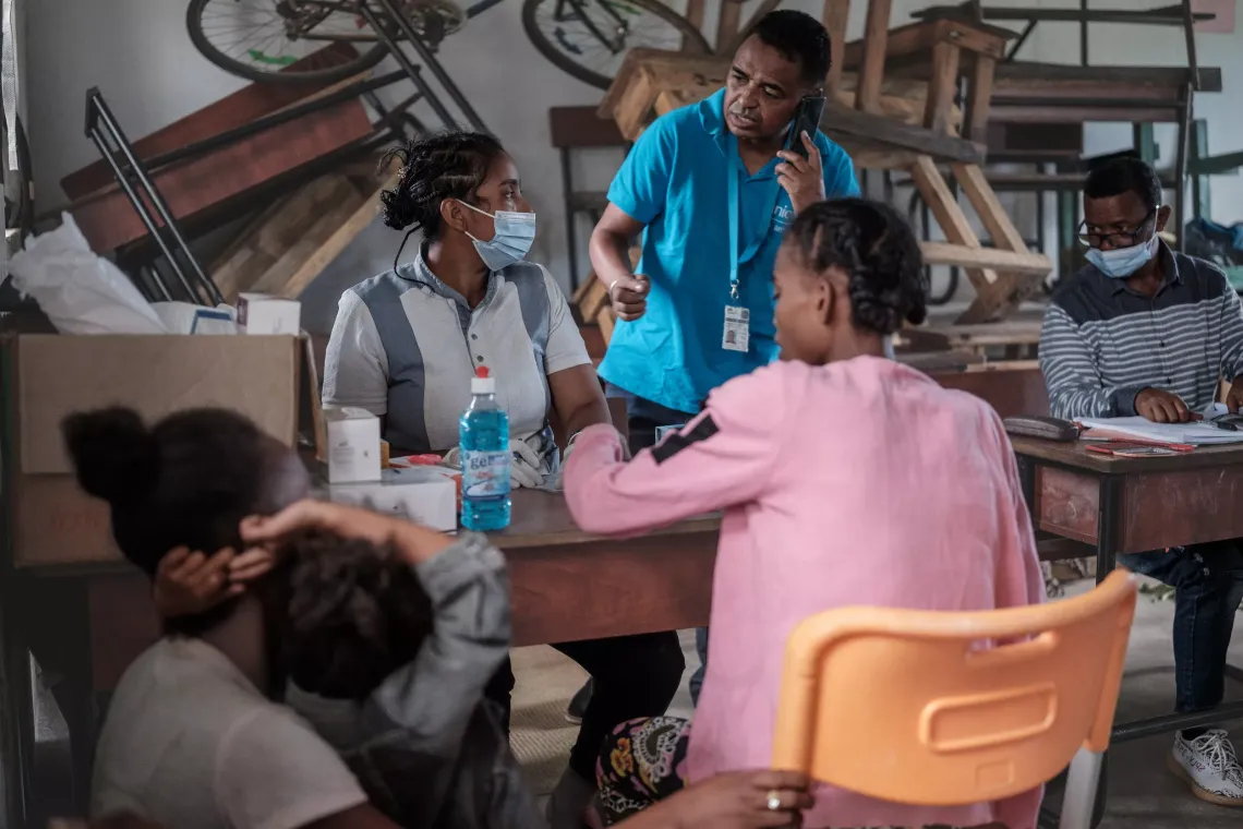 Zakariasy Randrianarivony, sp&eacute;cialiste en sant&eacute; &agrave; l'UNICEF, assure, avec les agents de sant&eacute;, la continuit&eacute; des services de consultation