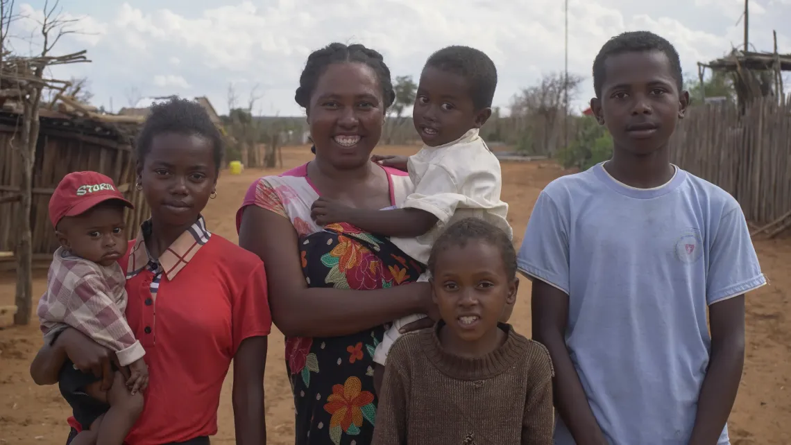 Portrait de Florine avec ses cinq enfants