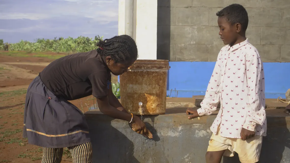 L&rsquo;acc&egrave;s &agrave; l&rsquo;eau potable est une condition essentielle au bien-&ecirc;tre des &eacute;l&egrave;ves.