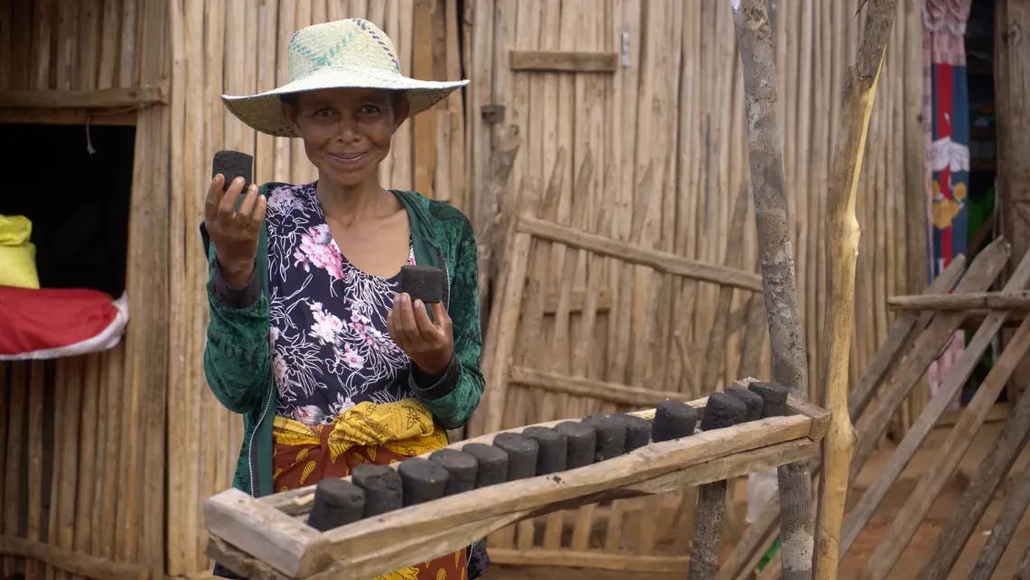 Justine et son petit commerce de charbon ecologique 