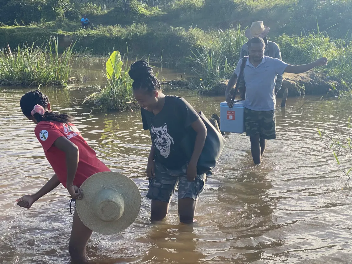 Four hours after their arrival to the village, they finish and start their journey back. 