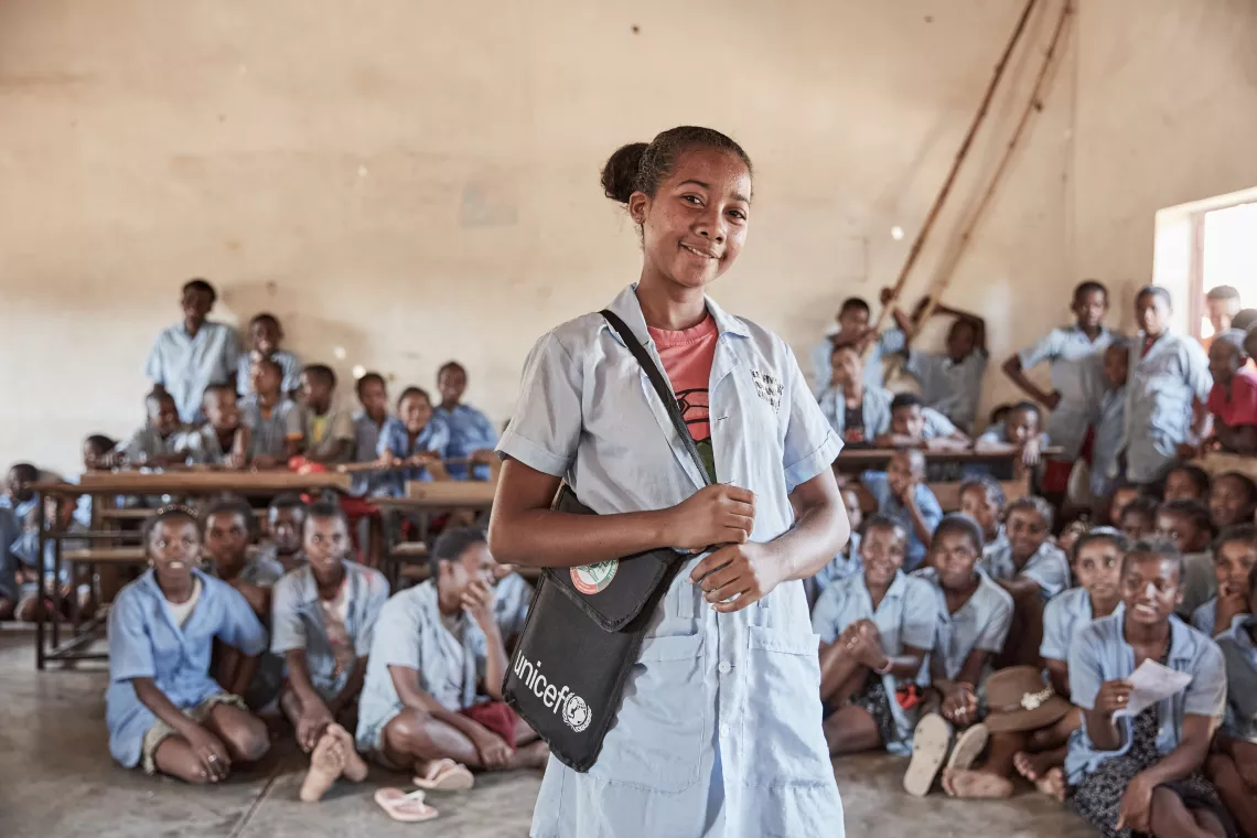 Portrait photo de Jocelyne avec d&rsquo;autres &eacute;l&egrave;ves. Toutes ces jeunes filles esp&egrave;rent accomplir leur r&ecirc;ve un jour. 