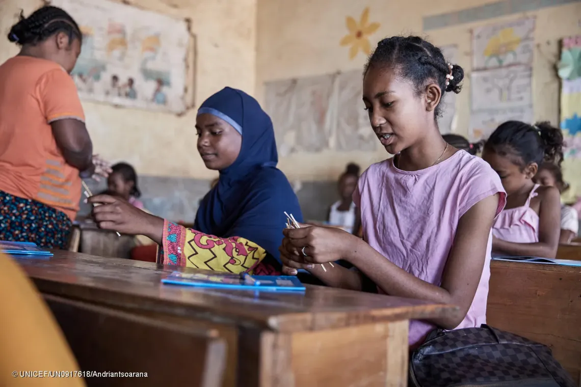 Rihanna compte avec des b&acirc;tonnets utilis&eacute;s pour aider les &eacute;l&egrave;ves &agrave; d&eacute;velopper leurs comp&eacute;tences en calcul. 