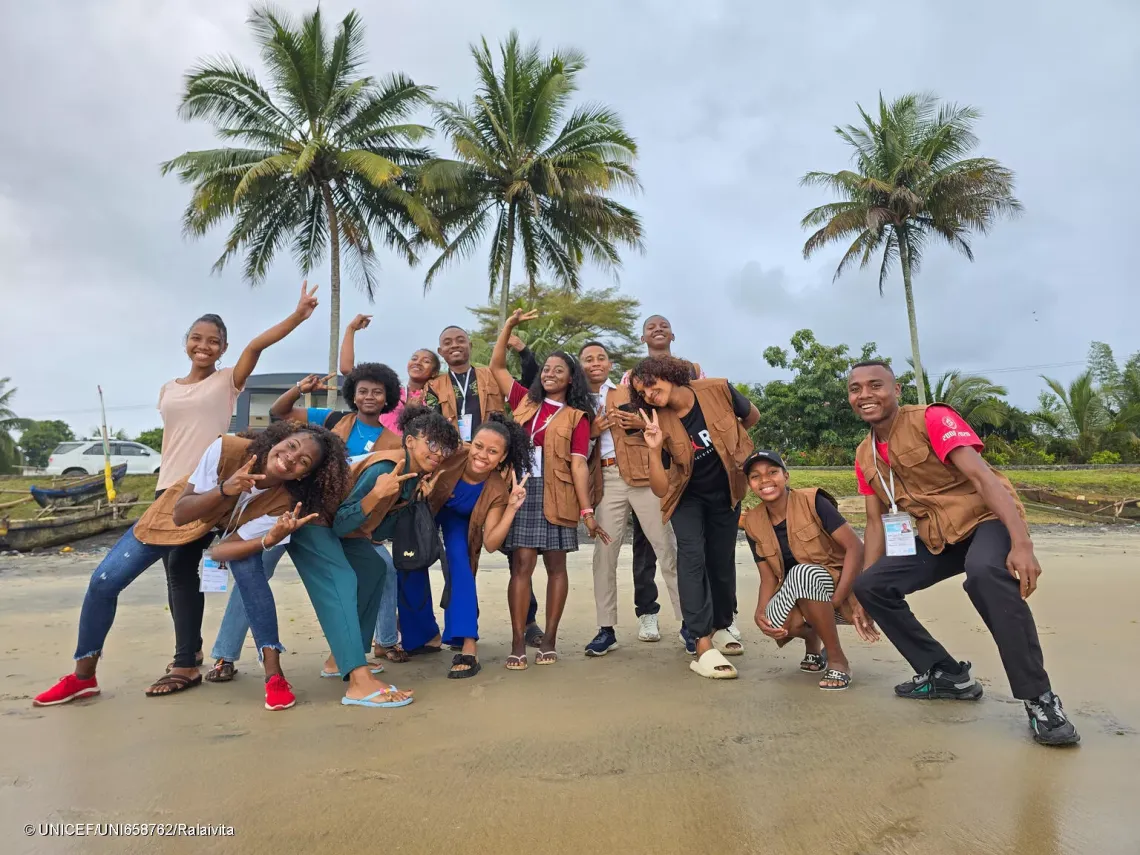 Group picture of Youth Council members in Fenerive-est beach.